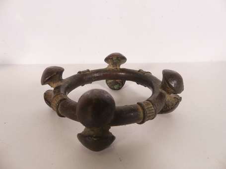 Trois anciens bracelets en bronze, technique de la