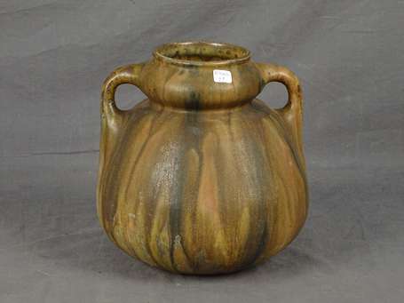 GREBER - Vase renflé en grès flammé. H. 26 cm.