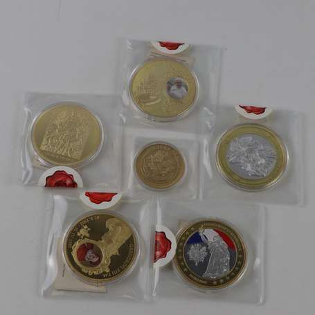 1 Pochette contenant 6 médailles différentes. Les 