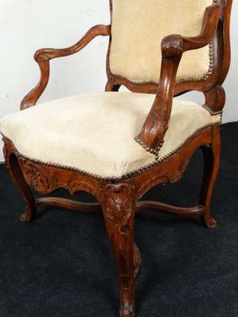 Fauteuil à la Reine à entretoise en bois naturel 