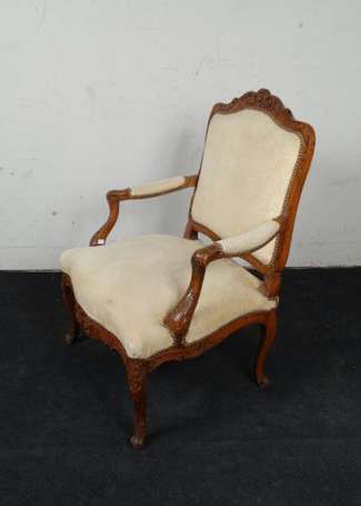 Fauteuil à la Reine en bois naturel sculpté de 