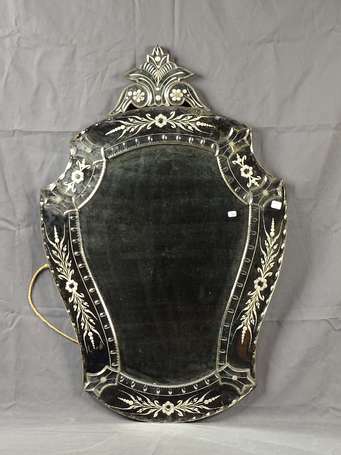 Miroir cartouche à plat de bande appliqué de 