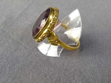 Bague en or jaune 18 K (750°/°°) monté d'une 