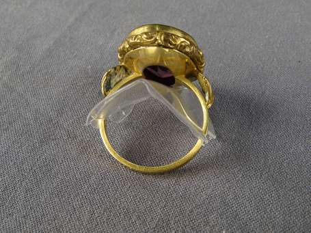 Bague en or jaune 18 K (750°/°°) monté d'une 