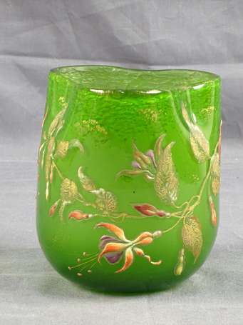 CRISTALLERIE GALLE - Vase trilobé en verre teinté 