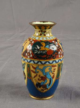 CHINE - Lot de miniatures comprenant un vase 