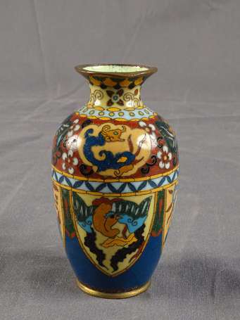 CHINE - Lot de miniatures comprenant un vase 