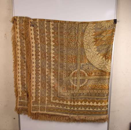 Deux Tapis de table l'un jacquard décor de 