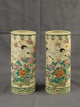 JAPON - SATSUMA - Paire de vases rouleau en 