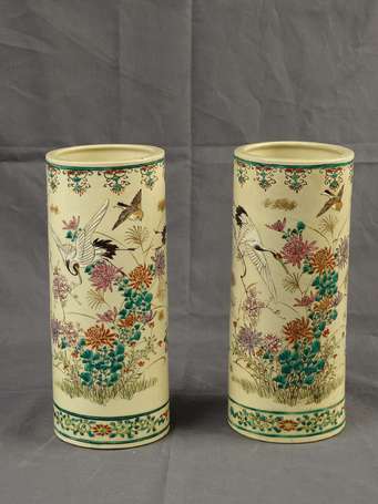 JAPON - SATSUMA - Paire de vases rouleau en 