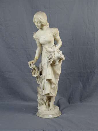 Femme au panier de fleurs, sujet en marbre blanc H