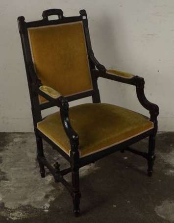Paire de fauteuils en bois laqué noir décor 