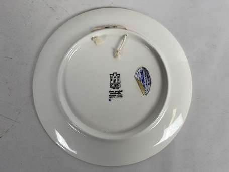 GIEN - Assiette en faïence à décor Renaissance.