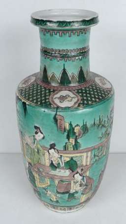 Vase rouleau en porcelaine décor de longues femmes