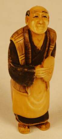 Netsuke Homme au beret en ivoire Japon H. 6,5 cm