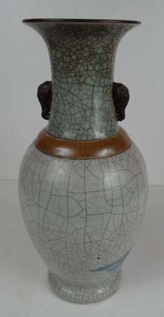 Vase balustre en grès porcelaineux décor d'un 