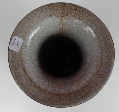 Vase balustre en grès porcelaineux décor d'un 