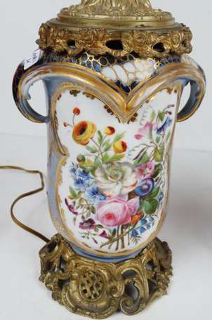 Paire de Lampes à pétrole en porcelaine décor 