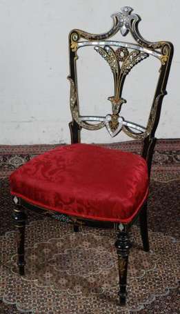 Chaise en bois laqué noir décor or polychrome et 