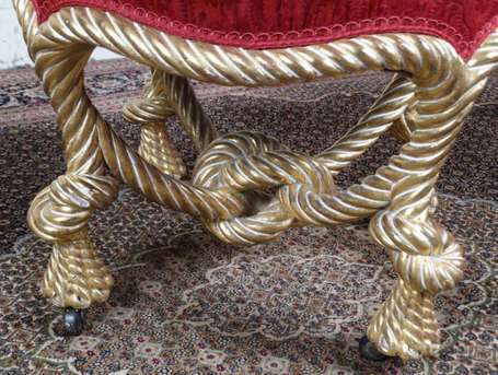 Tabouret en bois doré, la ceinture, les quatre 
