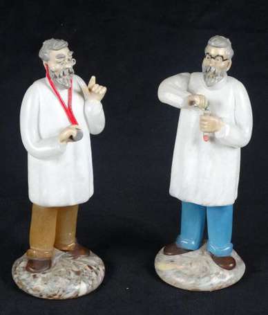 Deux figurines en verre de couleur représentant un