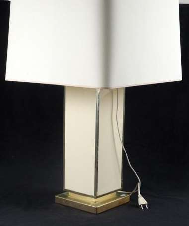 Lampe quadrangulaire en pastique ivoire, angles et