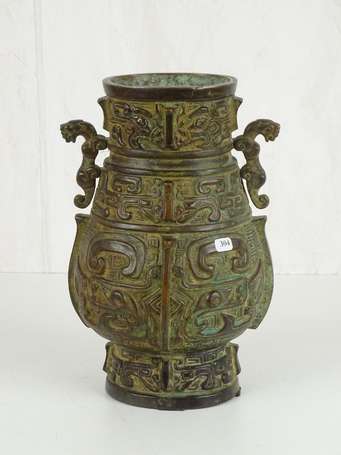 CHINE style archaique Vase archaisant en bronze 