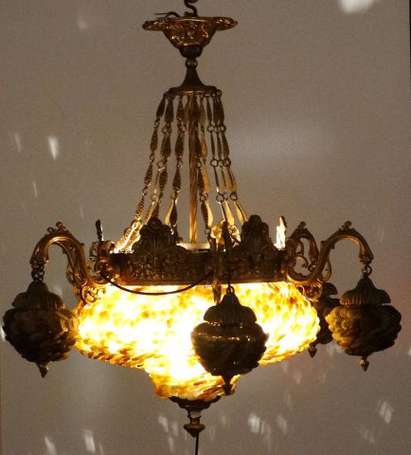 Lustre à  six lumières en bronze, la couronne à 