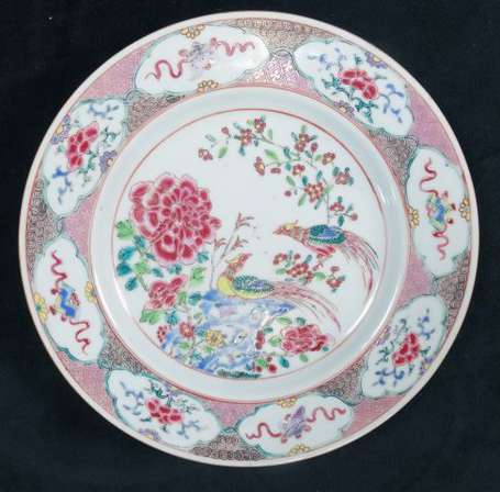 Lot de quatre assiettes en porcelaine de la Chine 