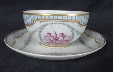 THEODORE HAVILAND - Tasse en porcelaine peinte 