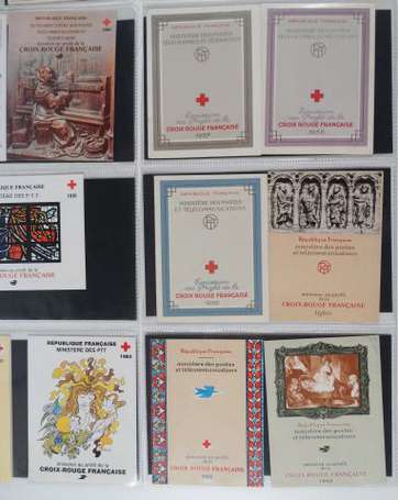Ensemble de carnets Croix Rouge de 1953 à 1983, 
