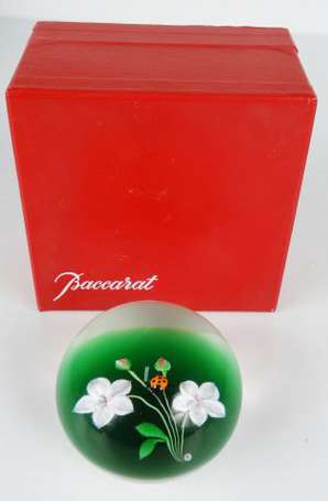 Baccarat. Boule presse-papier à motif de fleurs et