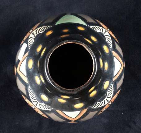 Quimper Odetta. Vase ovoïde à décor géométrique 
