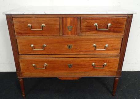 Petite commode en acajou et placage d'acajou, 