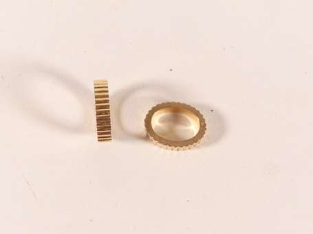 Deux anneaux de foulard en or jaune 18K (750°/00).