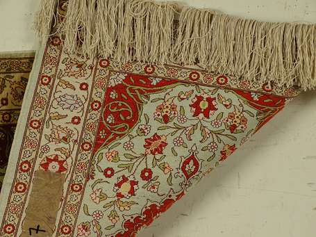 TAPIS - Tapis Hereke, laine , soie et coton, le 