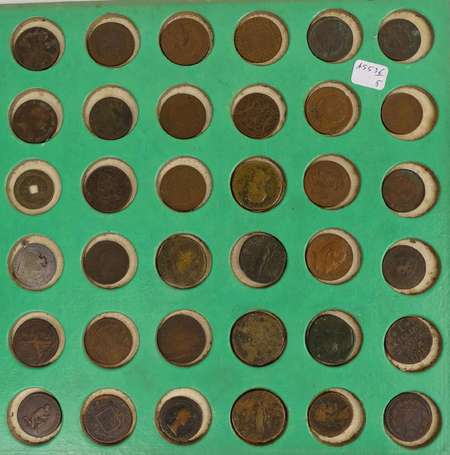 Plateau ancien contenant 60 monnaies, médailles et
