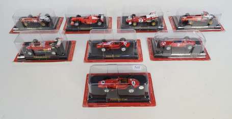 Série Presse -Lot de 8 voitures de course, Ferrari