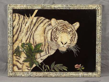 Ecole indochinoise - Portrait de tigre, panneau de
