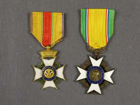 Mil- Deux médailles - croix du mérite et médaille 