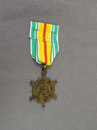 Vietnam - Médaille des blessés (abimée) 