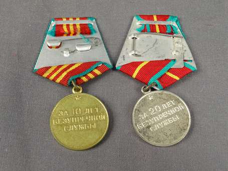 Russie - 2 médailles ancienneté KGB 10 et 20 ans 
