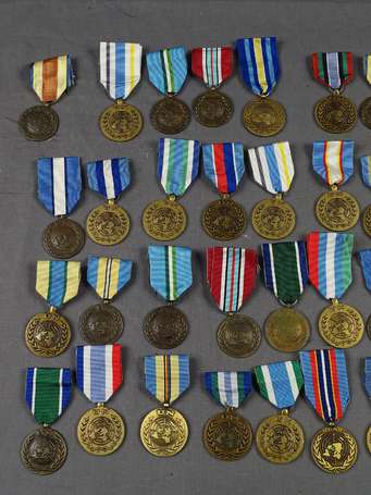 ONU - Lot de 45 médailles 
