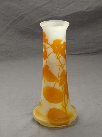 GALLE - Vase tube en verre bicouche blanc et 