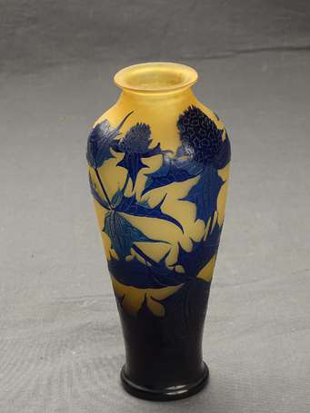 D'ARGENTAL - Vase balustre en verre multicouche 