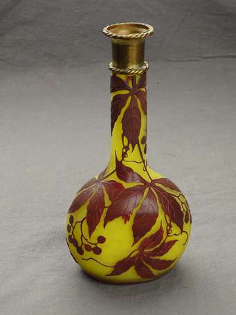 MULLER FRERES LUNEVILLE - Vase bouteille en verre 