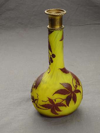 MULLER FRERES LUNEVILLE - Vase bouteille en verre 