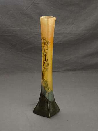 LEGRAS - Vase soliflore à quatre pans en verre 