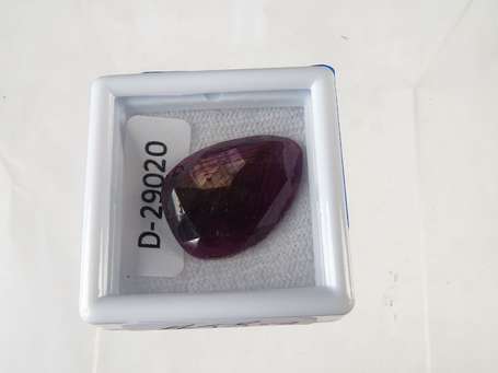 Rubis opaque cabochon goutte facettée 11,27 cts