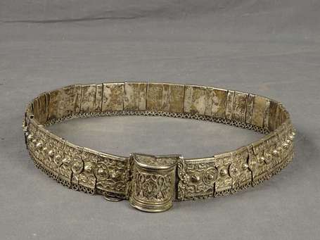 Ceinture de femme caucasienne en argent 84 